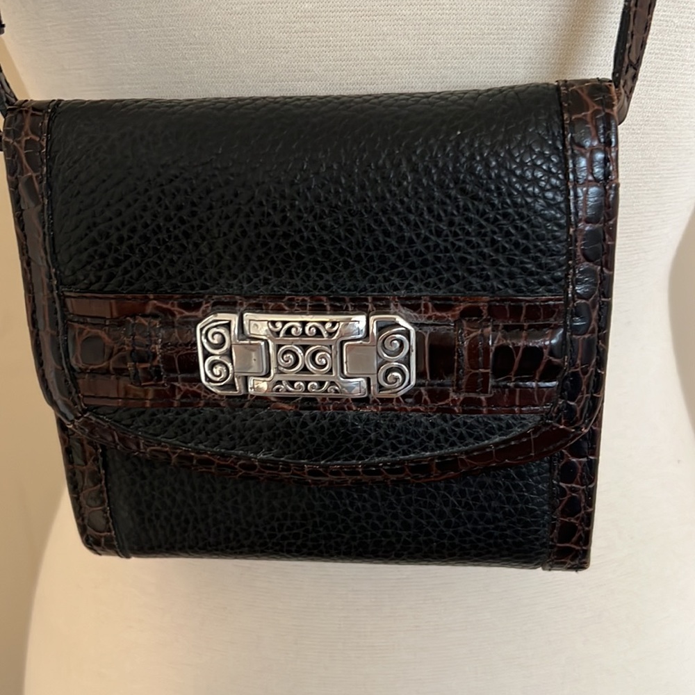 Brighton Trifold Blk/Brn wallet with crossbody strap (EUC)